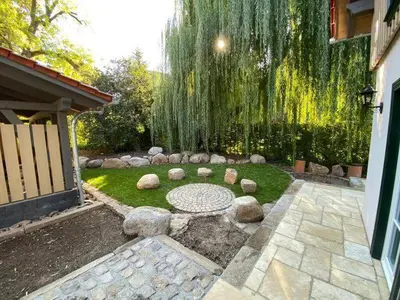 Ein Garten an der Unterkunft Landhaus Gutshaus