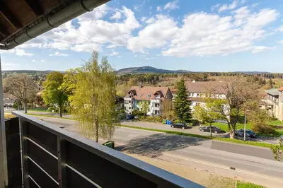 Ein allgemeiner Bergblick oder ein Berglick von der Ferienwohnung aus