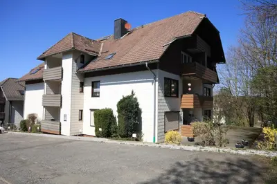 Das Gebäude in dem sich die Ferienwohnung befindet