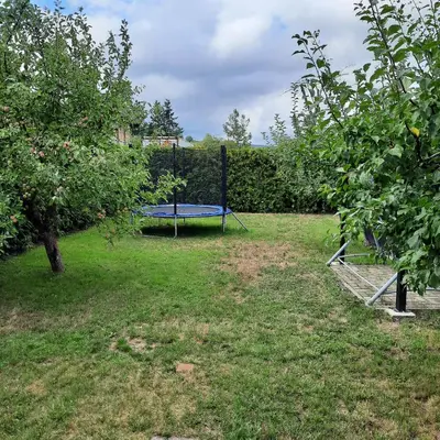 Ein Garten an der Unterkunft Ferienhaus LeBen