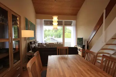 Ein Sitzbereich in der Unterkunft Ferienwohnung Bodefall mit Balkon