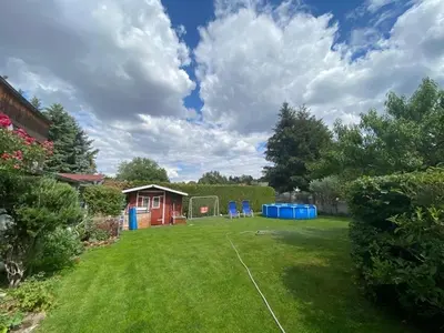 Ein Garten an der Unterkunft Ferienwohnung Ackerbürgerhof