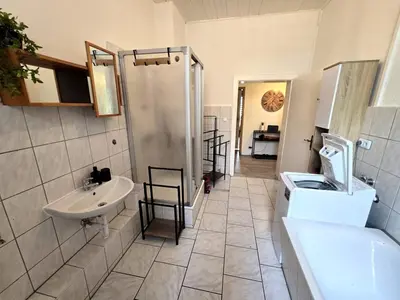 Ein Badezimmer in der Unterkunft Zentrumsnah, 4 Zi, WLAN, 7 P