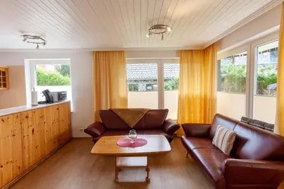 Ein Sitzbereich in der Unterkunft Ferienwohnung Mohn