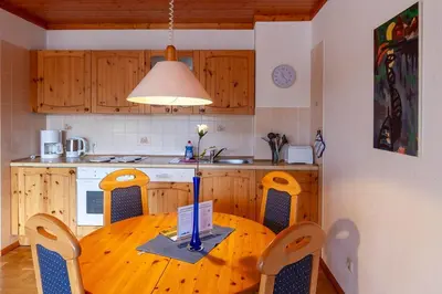 Küche/Küchenzeile in der Unterkunft Ferienwohnung Sanne mit Balkon - direkt am Kurpark