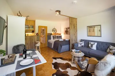 Ein Sitzbereich in der Unterkunft Ferienwohnung der Berg ruft