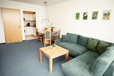 Ein Sitzbereich in der Unterkunft Apartment Hohe Tannen mit Schwimmbad & Sauna