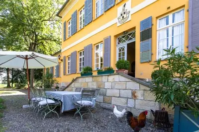Ein Garten an der Unterkunft Gutshaus Mahndorf