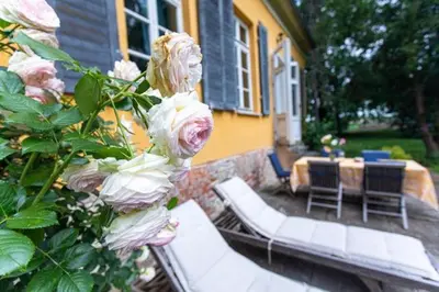 Ein Garten an der Unterkunft Gutshaus Mahndorf