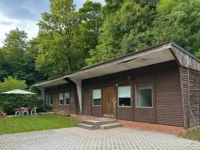 Das Gebäude in dem sich das Ferienhaus befindet