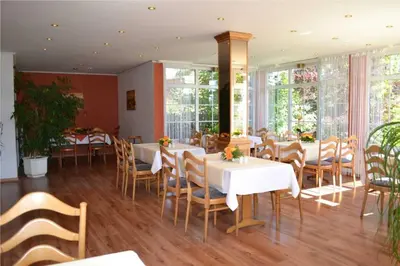 Ein Restaurant oder anderes Speiselokal in der Unterkunft Hotel St Hubertus Wienrode