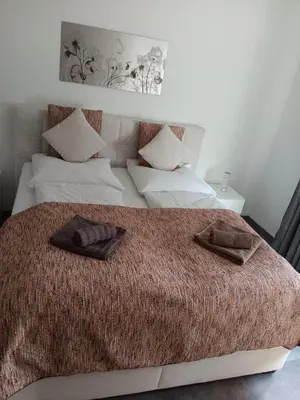 Ein Bett oder Betten in einem Zimmer der Unterkunft Kontinental A