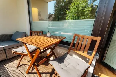 Ein Balkon oder eine Terrasse in der Unterkunft Little Red Wood