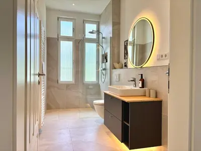 Ein Badezimmer in der Unterkunft HyggeLiving - NEU - LUXUS - Villa - Bergblick - 3 Balkone - Parken - 100qm