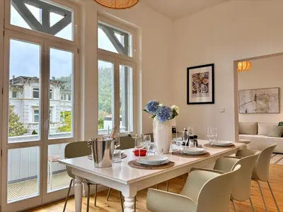 Ein Sitzbereich in der Unterkunft HyggeLiving - NEU - LUXUS - Villa - Bergblick - 3 Balkone - Parken - 100qm
