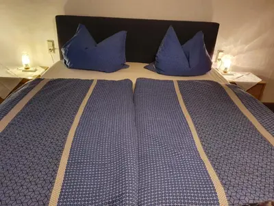 Ein Bett oder Betten in einem Zimmer der Unterkunft Ferienwohnungen Kempe - Hauptstraße