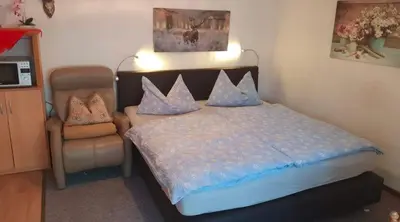 Ein Bett oder Betten in einem Zimmer der Unterkunft Ferienwohnungen Kempe - Hauptstraße