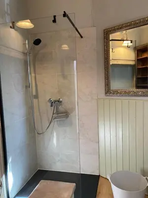 Ein Badezimmer in der Unterkunft Gästehaus Unter den Weiden, Halberstadt