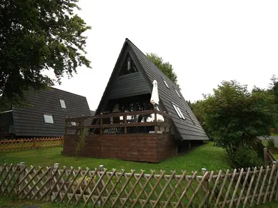 Das Gebäude in dem sich das Ferienhaus befindet