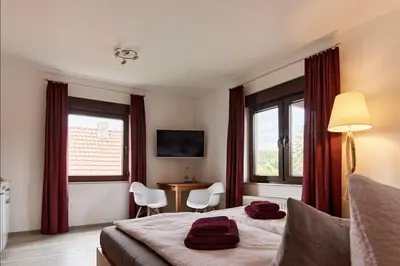 Ein Bett oder Betten in einem Zimmer der Unterkunft Haus Freigeist - zum Gartenblick