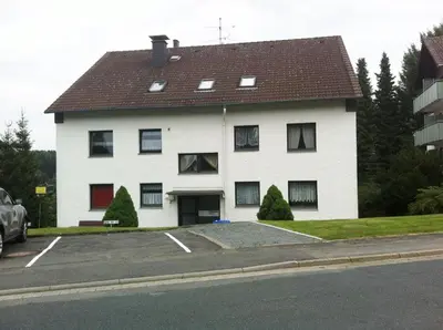Das Gebäude in dem sich die Ferienwohnung befindet