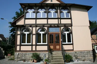 Eine Fassade oder ein Eingang zu family & friends