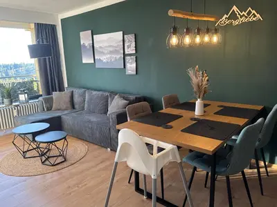 Ein Sitzbereich in der Unterkunft Ferienwohnung Platzhirsch 314 im Harz mit Pool, Sauna & schöner Aussicht in Braunlage-Hohegeiß
