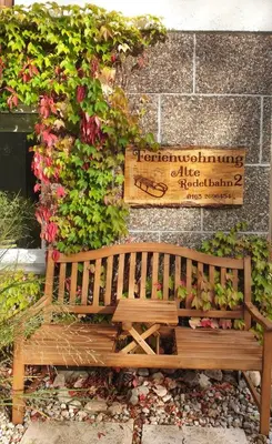 Ein Garten an der Unterkunft Ferienwohnung Alte Rodelbahn