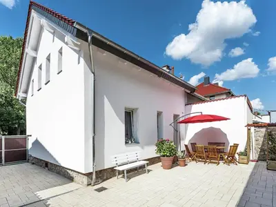 Das Gebäude in dem sich die Ferienwohnung befindet
