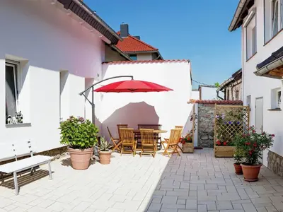 Das Gebäude in dem sich das Ferienhaus befindet
