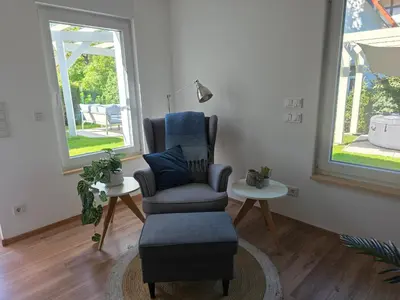 Ein Sitzbereich in der Unterkunft Ferienbungalow mit 2 Schlafzimmern, Sauna & Whirlpool