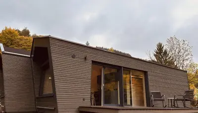 Das Gebäude in dem sich das Ferienhaus befindet