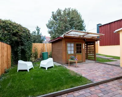 Ein Garten an der Unterkunft An der Linde
