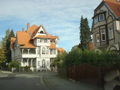 Das Gebäude in dem sich das Ferienhaus befindet