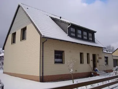 Das Gebäude in dem sich das Ferienhaus befindet