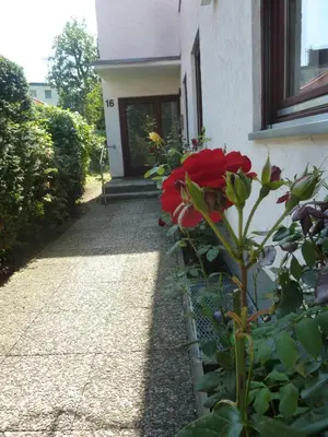 Ein Garten an der Unterkunft Residenz Rosenstraße