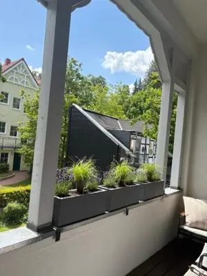 Ein Garten an der Unterkunft ApartRoß in Villa Eichbaum, zentrale Lage Bummelallee