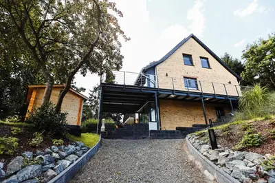 Das Gebäude in dem sich die Ferienwohnung befindet