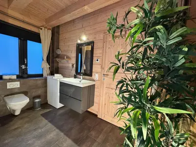 Ein Badezimmer in der Unterkunft Romantik Hütte anno 2018, Haus 2