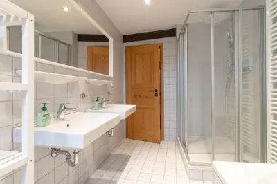 Ein Badezimmer in der Unterkunft Architektenhaus am Pölkentor