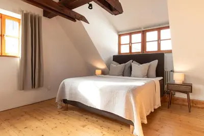 Ein Bett oder Betten in einem Zimmer der Unterkunft Architektenhaus am Pölkentor