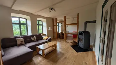 Ein Sitzbereich in der Unterkunft Oben im Selketal