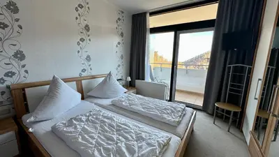 Ein Bett oder Betten in einem Zimmer der Unterkunft Flair mit Schwimmbad