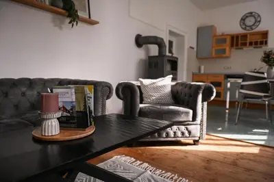 Ein Sitzbereich in der Unterkunft Sleep Space 2 - Green&Tiny Spot Osterwieck Birkenmühle