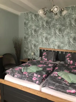 Ein Bett oder Betten in einem Zimmer der Unterkunft FeWo M Becker