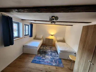 Ein Bett oder Betten in einem Zimmer der Unterkunft Fachwerkzeit Haus mit zwei Apartments