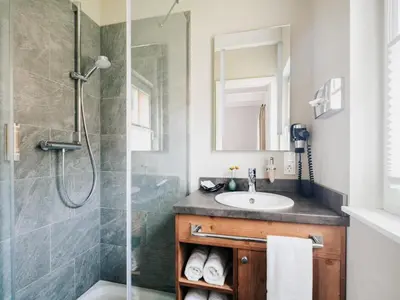 Ein Badezimmer in der Unterkunft Doppelhaushälften, Torfhaus