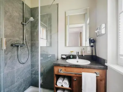 Ein Badezimmer in der Unterkunft Ferienhäuser, Torfhaus