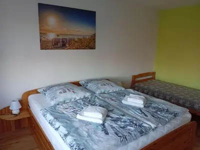 Ein Bett oder Betten in einem Zimmer der Unterkunft Ferienwohnung Margit am Park