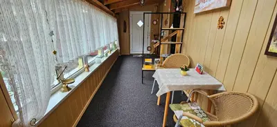 Ein Sitzbereich in der Unterkunft Ferienhaus Rosengarten